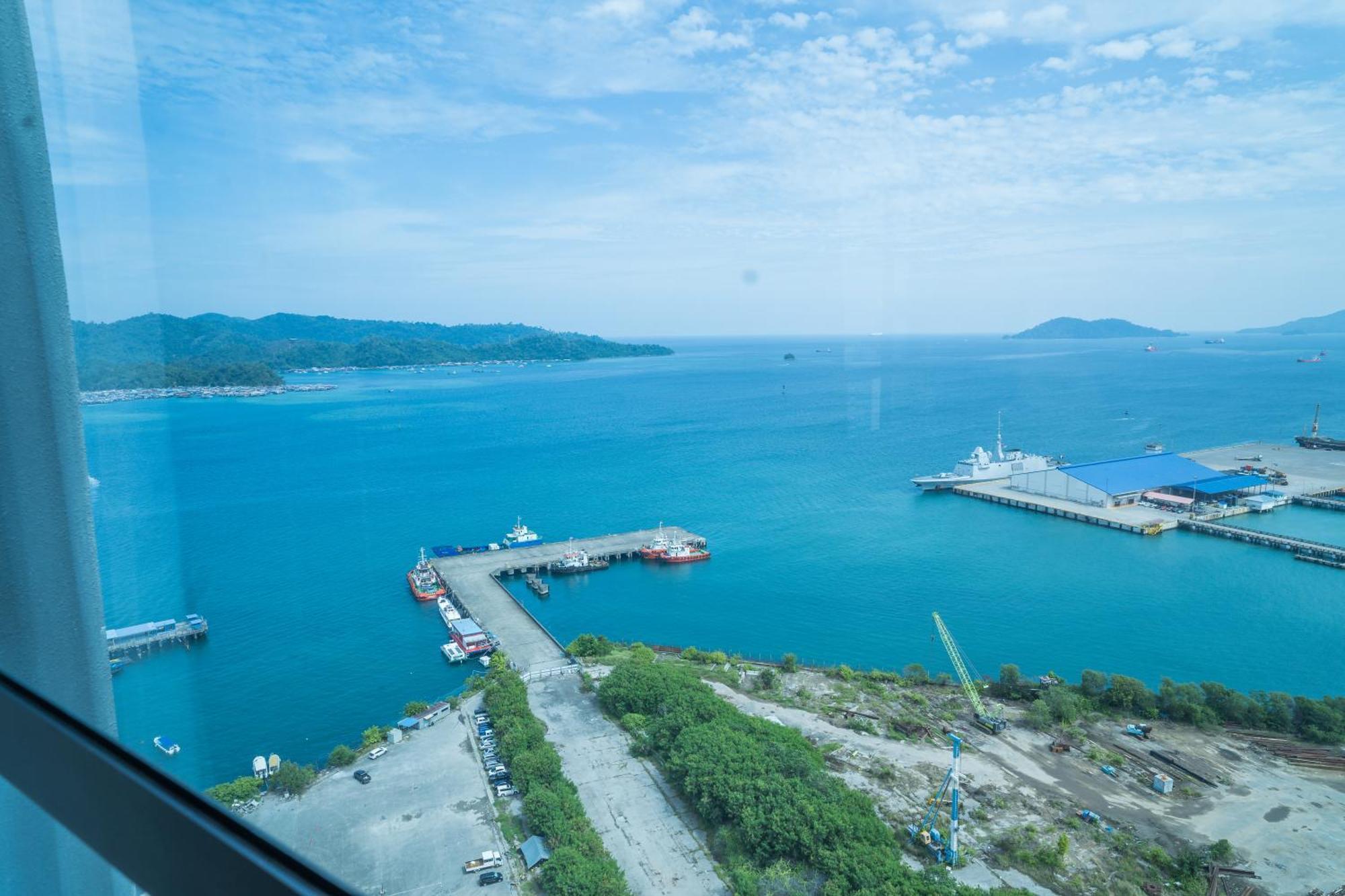 Petronella @ Jesselton Quay Apartment